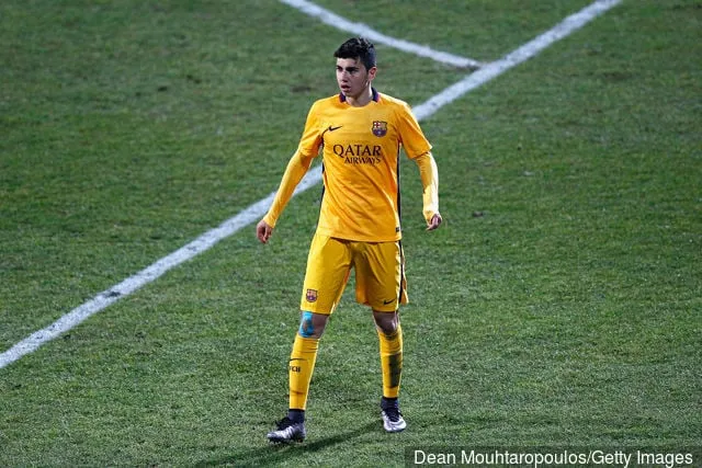 2016年3月8日、デンダーレーウのヴァンロイスタジアムで開催されたUEFAユースリーグ準々決勝アンデルレヒト対バルセロナの試合を観戦するバルセロナのラファエル・ラファ・ムヒカ・ガルシア。' title='リーズの新人選手ラファ・ムヒカはマルセロ・ビエルサと仕事をするのが待ちきれないと語る