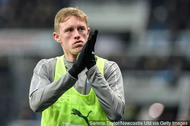 Sean Longstaff fra Newcastle United (36) under Premier League-kampen mellom Newcastle Unite og West Ham United 1. desember 2018 i Newcastle upon Tyne England.' title='West Ham United-fansen reagerer på Sean Longstaffs oppvisning for Newcastle