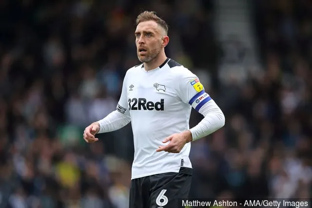 Richard Keogh Derby Countysta Sky Bet Championship -ottelussa Derby Countyn ja West Bromwich Albionin välillä Pride Park -stadionilla 5. toukokuuta 2019 Derbyssä Englannissa.' title='Aston Villa -legenda Paul McGrath kuvailee Derby Countyn Richard Keoghia aivan loistavaksi