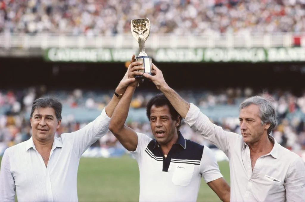 Braziliaanse kapiteins die de Jules Rimet Trophy hebben gewonnen' title='Wat is de WK-trofee van Qatar? FIFA heeft de duurste sportgong