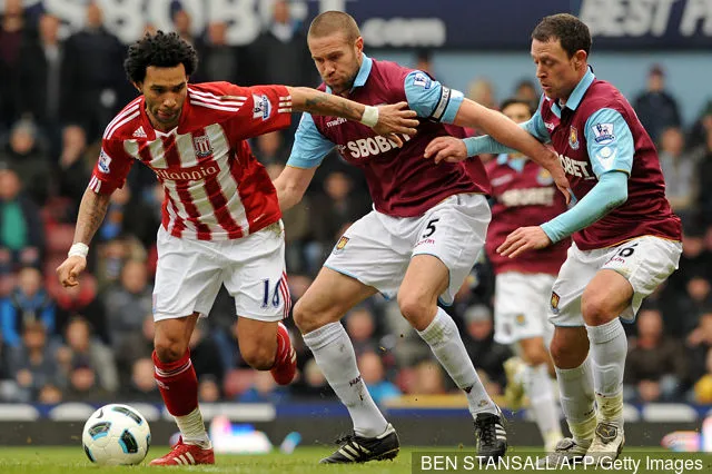 Stoke City' title='Matthew Upson tanácsot ad a West Ham United játékosainak