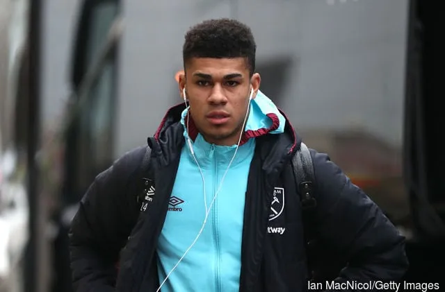 웨스트햄 유나이티드의 애슐리 플레처가 2017년 1월 21일 리버사이드 스타디움에서 열린 미들즈브러와 웨스트햄 유나이티드 간의 프리미어리그 경기에 앞서 경기장에 도착합니다.' title='선덜랜드 팬들은 애슐리 플레처가 프레스턴을 상대로 한 경기에 반응합니다.