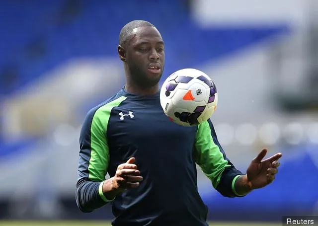Ledley King, ambassadeur du club de Tottenham, pendant l'entraînement' title='Ledley King dit qu'il aimait plus jouer pour Tottenham que pour l'Angleterre