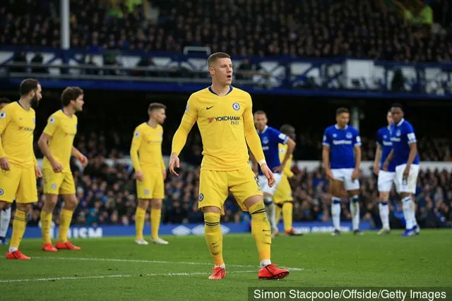 Chelsean Ross Barkley katselee Valioliigan ottelua Evertonin ja Chelsean välillä Goodison Parkissa 17. maaliskuuta 2019 Liverpoolissa Iso-Britanniassa.' title='Everton Academy -tuote Ross Barkley osoittaa nyt epäilijöilleen väärän Chelseassa ja Englannissa.