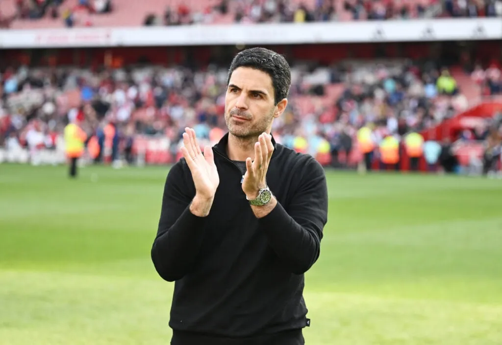 Arsenal FC mot Newcastle United FC - Premier League' title='Martin Odegaard og Mikel Arteta er helt enige om hva som må endres hos Arsenal neste sesong