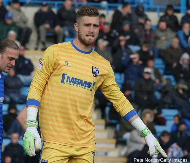 Tomas Holy of Gillingham toiminnassa Sky Bet League One -ottelussa Gillinghamin ja Northampton Townin välillä Priestfield Stadiumilla 21. lokakuuta 2017 Gillinghamissa.' title='Ipswichin kerrotaan lähestyvän Thomas Holya 12 kuukautta Valioliigan kiinnostuksen jälkeen
