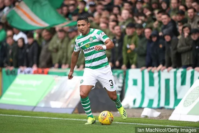 Celticin Emilio Izaguirre hallitsee palloa Betfred Scottish League Cupin kuudennentoista ottelun aikana Partick Thistlen ja Celticin välillä Firhill Stadiumilla 18. elokuuta 2018...' title='Agentti vahvistaa, että Emilio Izaguirre on päättänyt lähteä Celticistä