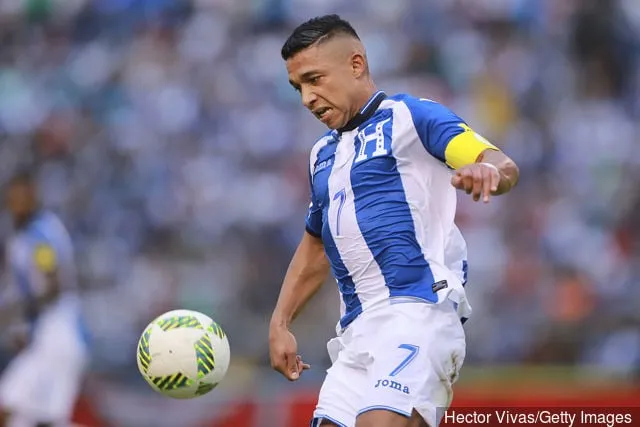 Hondurasin Emilio Izaguirre ajaa palloa Hondurasin ja Australian välisessä ensimmäisessä osaottelussa osana FIFA:n MM-karsintojen pudotuspeliä Estadio Olimpico Metropolitanossa...' title='Agentti vahvistaa, että Emilio Izaguirre on päättänyt lähteä Celticistä