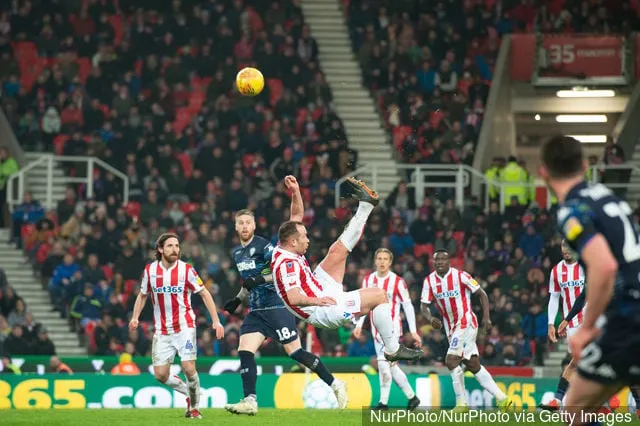 2019年1月19日土曜日、ブリタニア・スタジアム・ストーク・オン・トレントで行われたストーク・シティ対リーズ・ユナイテッドのスカイ・ベット・チャンピオンシップ試合中のストーク・シティのチャーリー・アダム。' title='チャーリー・アダム、今シーズンのリーズ・ユナイテッドには2つの問題と1つの良い点があると示唆