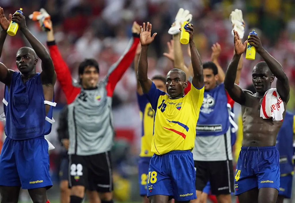 Эквадорскія гульцы апладзіруюць сваёй камандзе' title='Эквадор быў на чэмпіянаце свету раней? Турнірны рэкорд Ла Тры