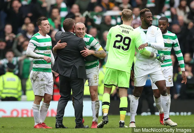Brendan Rodgers manager for Celtic og Scott Brown fra Celtic feirer seier sammen etter Ladbrokes Scottish Premier League-kamp mellom Rangers og Celtic på Ibrox Stadium i mars...' title='Hvordan kan Celtic stille opp i 2018/2019?