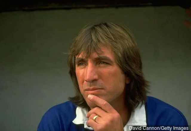 13 oktober 1990: Portret van West Ham United-manager Billy Bonds tijdens een Barclays League Division One-wedstrijd tegen Bristol City in Ashton Gate in Bristol, Engeland. Verplicht krediet: David...' title='Fans van West Ham reageren erop dat de stand naar Billy Bonds wordt vernoemd