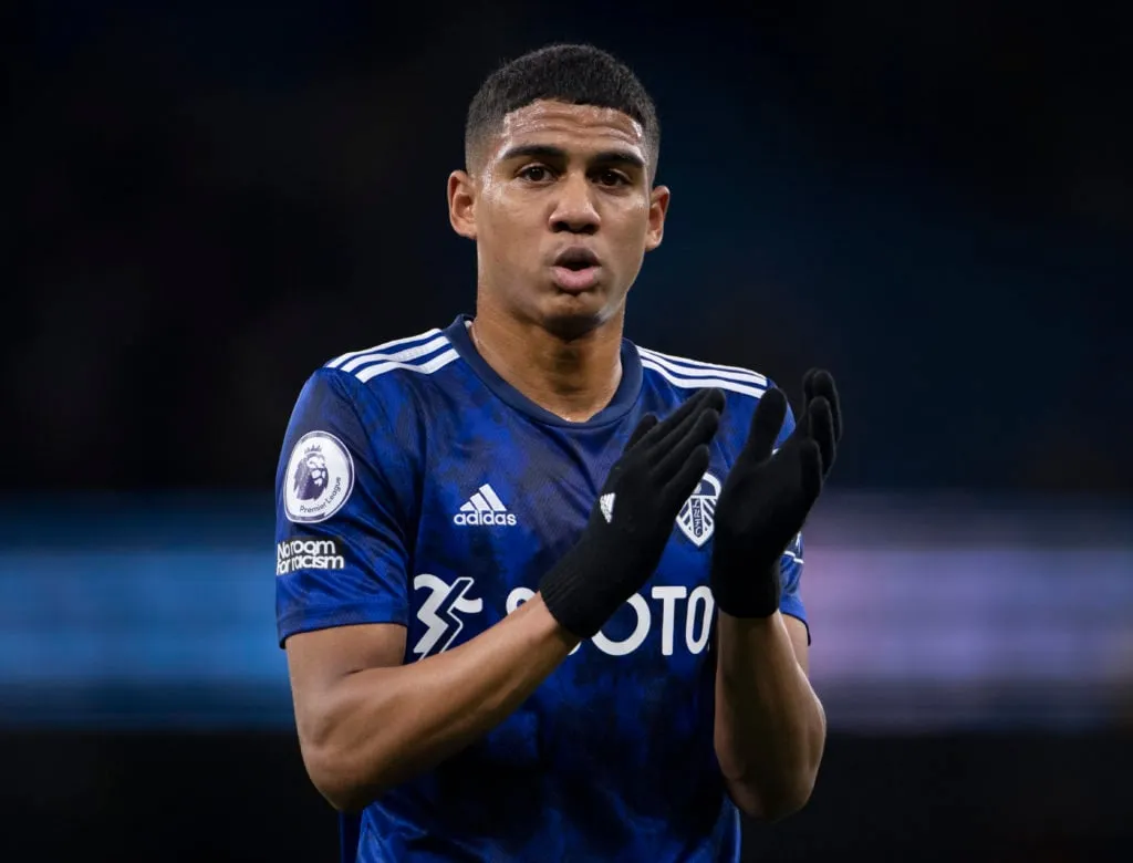 Manchester City mot Leeds United - Premier League' title='Video: 20 år gamle Leeds-lånetaker klapper inn i Robert Snodgrass etterlater ham i smerte