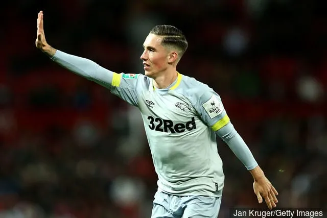 Harry Wilson Derby Countysta juhlii tehtyään maalin joukkueelleen' title='Gareth Bale reagoi Twitterissä Liverpoolin sensaatio Harry Wilsonin vapaapotkuun