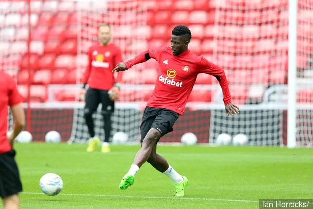 2017년 7월 28일 영국 선덜랜드의 스타디움 오브 라이트에서 선덜랜드 훈련 세션 중 파피 질로보지.' title='선덜랜드 팬들은 클럽이 Papy Djilobodji 성명을 게시한 것에 반응합니다.