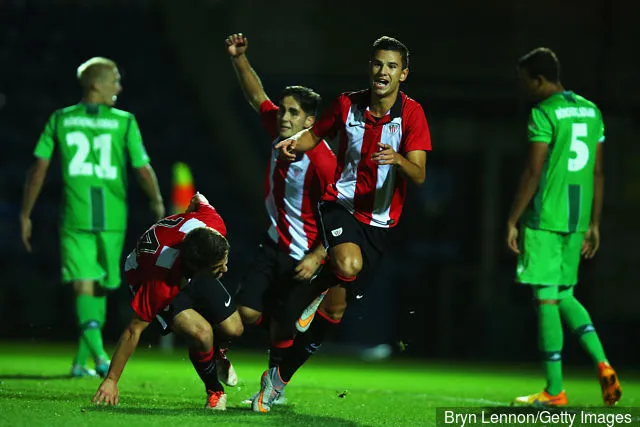 Gorka Guruzeta del Athletic Club Bilbao celebra el gol durante el partido de la Copa Internacional de la Premier League entre el Borussia Monchengladbach II y el Athletic Club U21 en Adams Park el...' title='¿Jugar con Fernando Llorente podría ayudar a los Spurs a vencer al Chelsea y fichar a Gorka Guruzeta?
