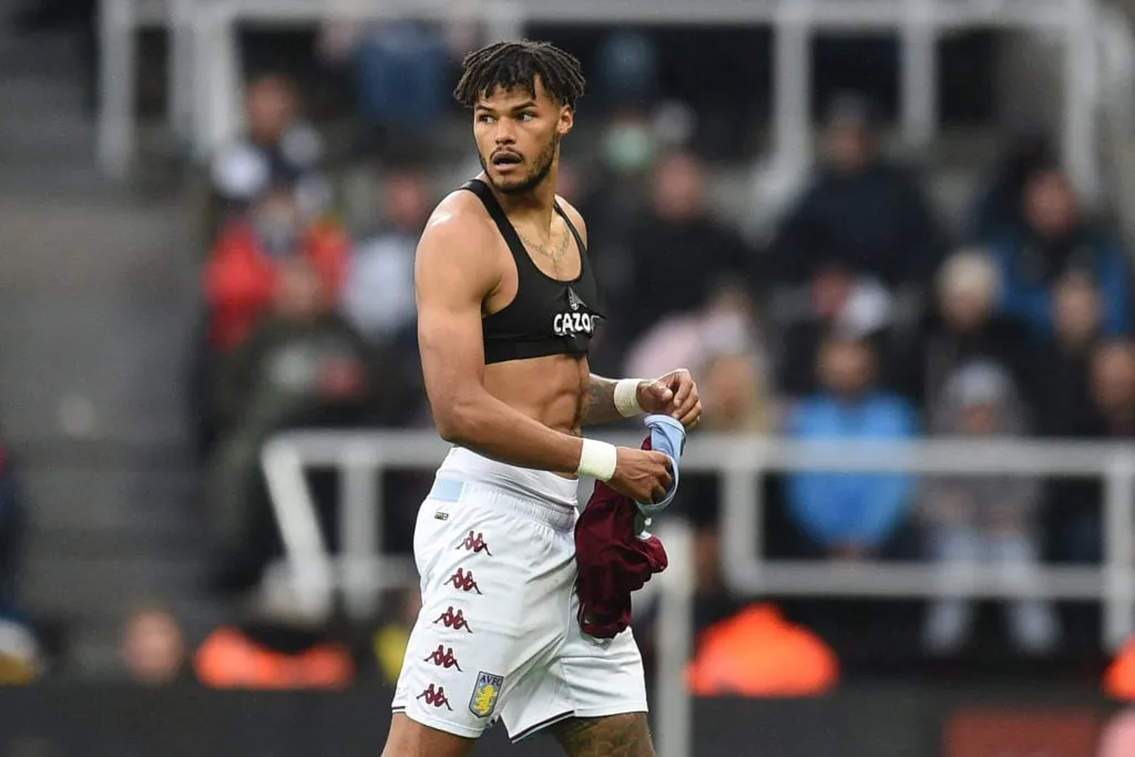 FBL-ENG-PR-NEWCASTLE-ASTON VILLA' title='Waarom voetballers beha's dragen