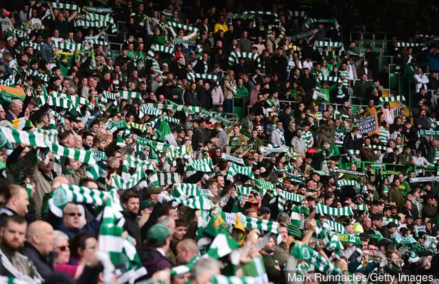 Celtic-fanit osoittavat tukensa ennen Ladbrokes Scottish Premiership -ottelua Celticin ja Heartsin välillä Celtic Parkissa 19. toukokuuta 2019 Glasgow Skotlannissa.' title='Celtic-fanit haluavat Henrik Larssonin Lennonin kanssa eron jälkeen