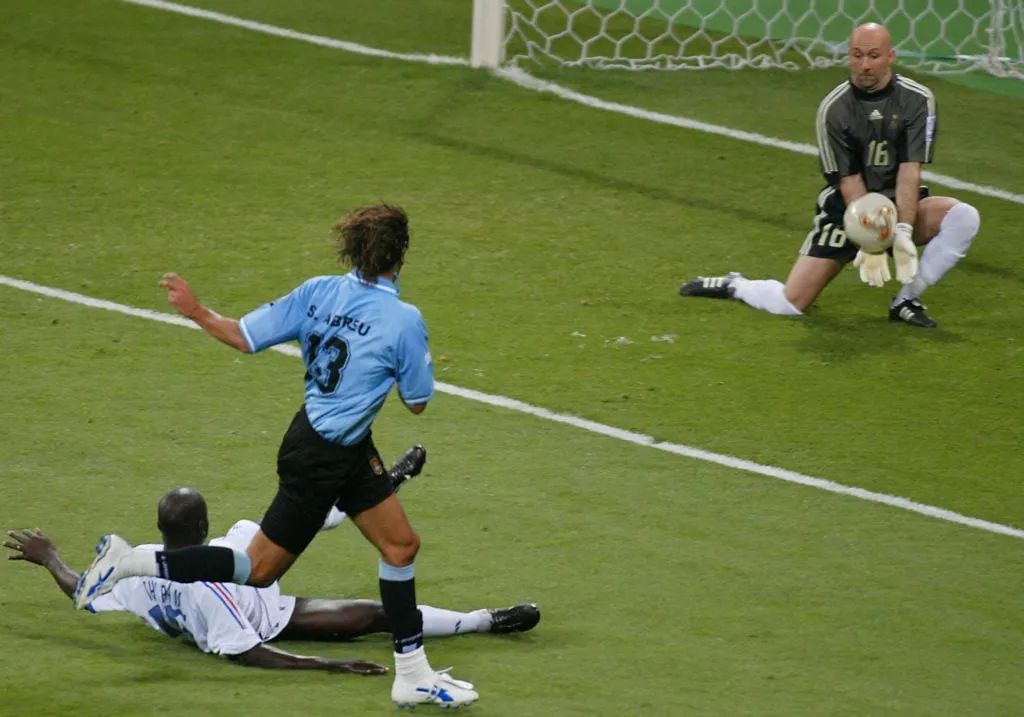 우루과이의 세바스티안 아브레우가 릴리앙 튀랑을 이겼다.' title='프랑스는 2002년 카타르 월드컵 방어전의 반복을 원하지 않을 것이다