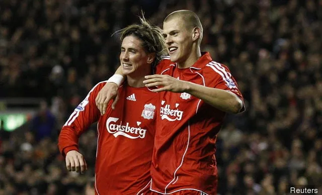Martin Skrtel fejrer med Fernando Torres.' title='Fernando Torres hævder, at Liverpool præsenterede ham som en forræder over Chelsea-bevægelsen