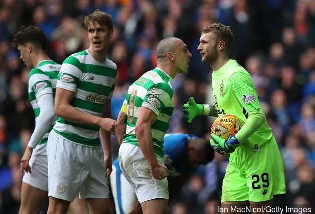 Scott Brown en Scott Bain van Celtic reageren tijdens de Rangers v Celtic Ladbrokes Scottish Premiership-wedstrijd in het Ibrox Stadium op 11 maart 2018 in Glasgow, Schotland.' title='Henrik Larsson is afkomstig van Celtic-middenvelder Scott Brown