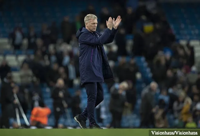 David Moyes, manager de West Ham United, applaudit les fans après le match de Premier League entre Manchester City et West Ham United au stade Etihad le 9 février 2020 à Manchester United...' title='Confirmé: les compositions de Liverpool contre West Ham United à Anfield