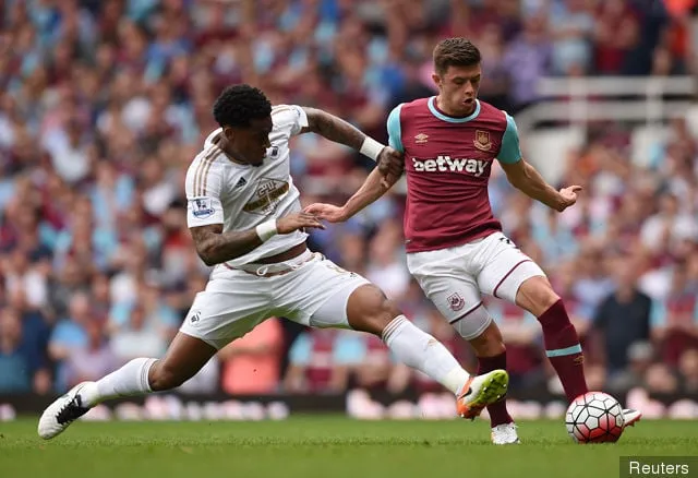 West Ham' title='Leroy Fer reagisce su Twitter lasciando il Queens Park Rangers per unirsi a Swansea City