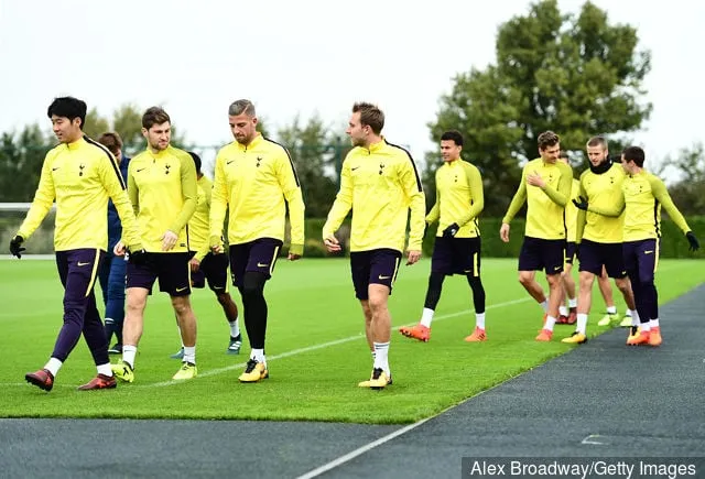 Die Spieler von Tottenham Hotspur trainieren während einer Trainingseinheit von Tottenham Hotspur vor ihrem UEFA Champions League-Spiel der Gruppe H gegen Real Madrid am 31. Oktober 2017 in Enfield, England.' title='Bestätigt: Aufstellung von Tottenham Hotspur gegen Madrid im Wembley-Stadion