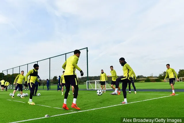 Die Spieler von Tottenham Hotspur trainieren während einer Trainingseinheit von Tottenham Hotspur vor ihrem UEFA Champions League-Spiel der Gruppe H gegen Real Madrid am 31. Oktober 2017 in Enfield, England.' title='Bestätigt: Aufstellung von Tottenham Hotspur gegen Madrid im Wembley-Stadion