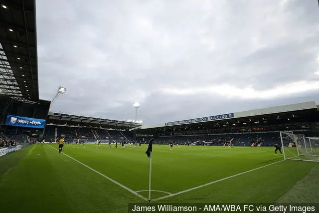 8月28日にホーソーンズで行われたカラバオカップ第2ラウンドのウェスト・ブロムウィッチ・アルビオン対マンスフィールド・タウンの試合中の、ウェスト・ブロムウィッチ・アルビオンのホーソーンズのホームスタジアムの全景。' title='確定: ウェスト・ブロムウィッチ・アルビオン対リーズ・ユナイテッドのラインナップ