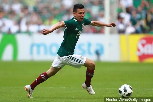 Hirving Lozano fra Mexico driver ballen under den internasjonale vennskapskampen mellom Mexico og Skottland på Estadio Azteca 2. juni 2018 i Mexico City, Mexico.' title='6 mål på 7 kamper... Hirving Lozano viser igjen at han er et must-kjøp for Everton