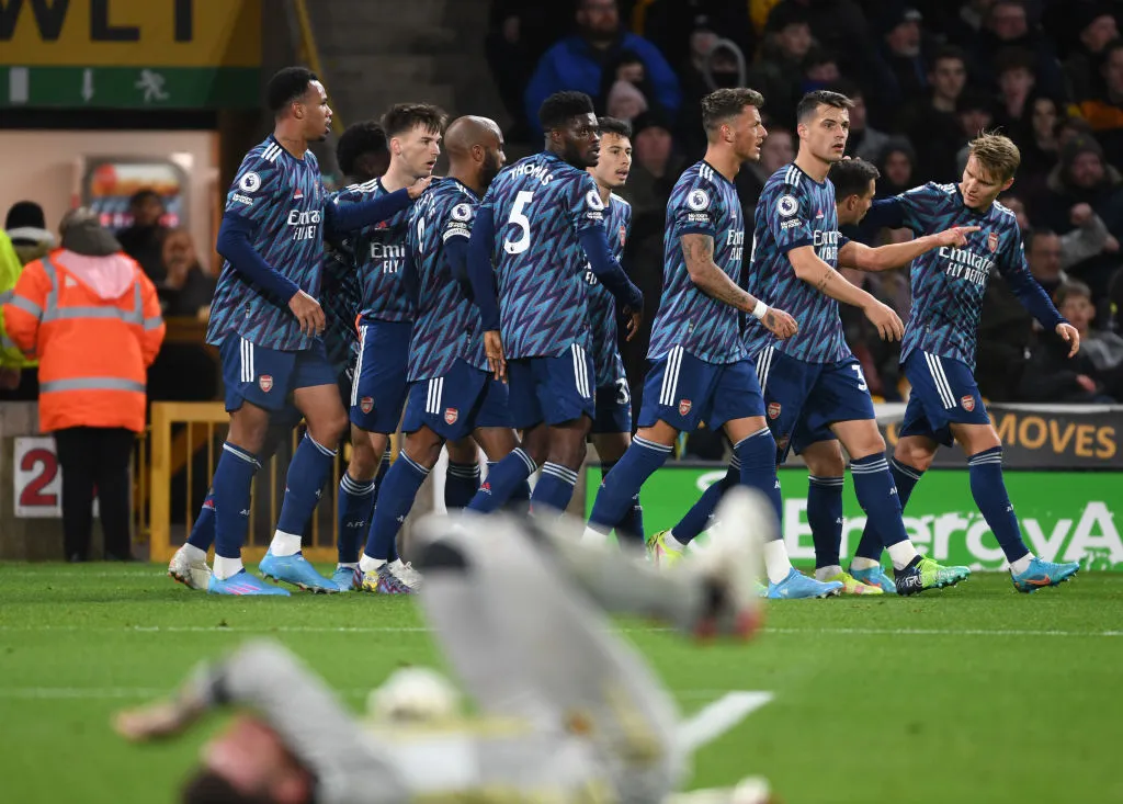 WOLVERHAMPTON ANGLETERRE - 10 FÉVRIER : L'équipe d'Arsenal célèbre Gabriel' title='« 100% » : Gabriel Martinelli vient de faire une énorme déclaration sur Arsenal