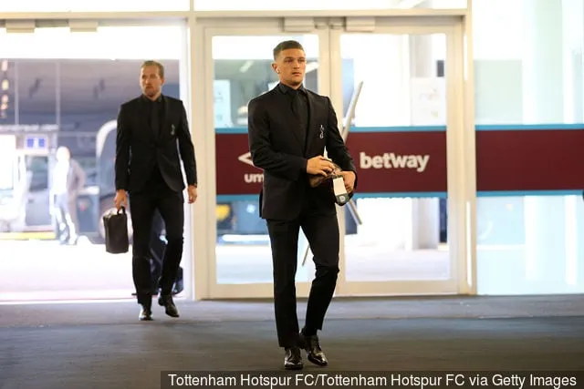 Kieran Trippier fra Tottenham Hotspur og Harry Kane fra Tottenham Hotspur ankommer til stadion forud for Premier League-kampen mellem West Ham United og Tottenham Hotspur i London...' title='Bekræftet: West Ham United mod Tottenham Hotspur holdopstillinger