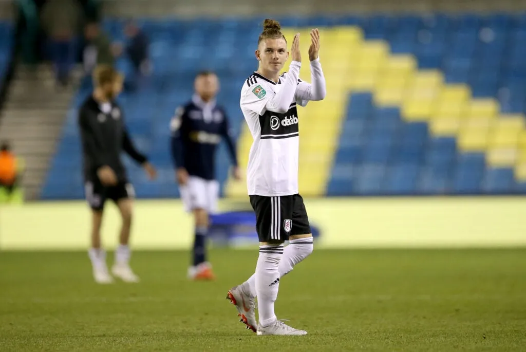Millwall v Fulham - Tercera ronda de la Copa Carabao' title='Los cinco debutantes más jóvenes en la historia de la Premier League como Jeremy Monga del Leicester