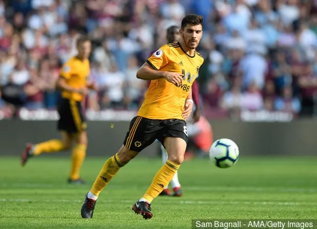 2018年9月1日、イギリス・ロンドンのロンドン・スタジアムで行われたプレミアリーグのウェストハム・ユナイテッド対ウルヴァーハンプトン・ワンダラーズ戦中のウルヴァーハンプトン・ワンダラーズのルーベン・ネベス。' title='一部のファンはウルブズのルベン・ネベスのポルトガル代表での活躍に反応