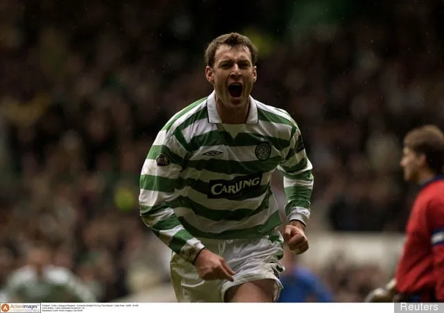 Chris Sutton - A Celtic 1-0-ra ünnepli gólját' title='Videó: Mi történt a Celtic 2003-as UEFA-kupa-döntős csapatával?