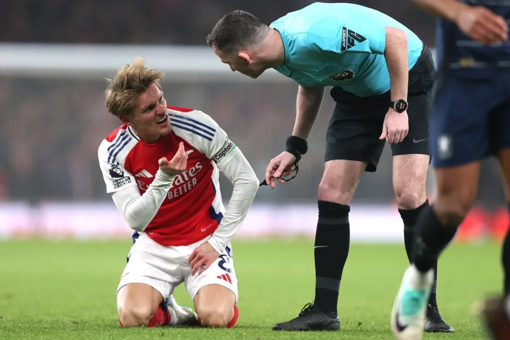 Arsenal FC mot Aston Villa FC - Premier League' title='Hva Martin Odegaard tenker om Arsenal-formen hans denne sesongen midt i 'frafall'-påstander fra Gary Neville