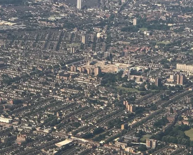 アプトン パーク 2' title='「彼女は完全に去ってしまった」ロンドンの風景からアプトン・パークが消されたことを示す新しい航空写真