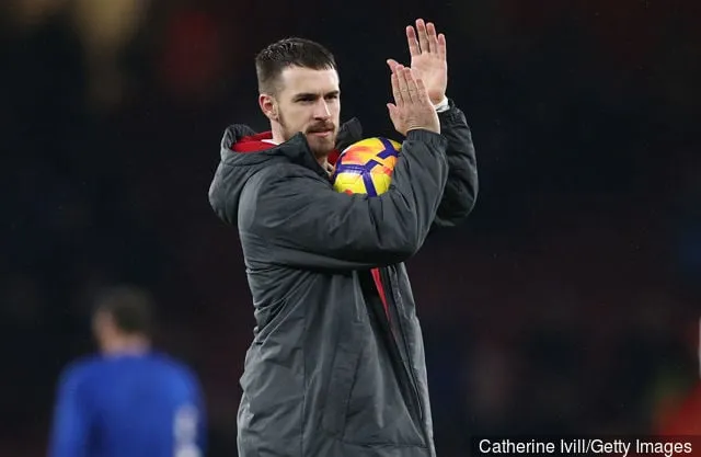 Hattrickscorer Aaron Ramsey fra Arsenal holder kampen på slutten av Premier League-kampen mellom Arsenal og Everton på Emirates Stadium 3. februar 2018 i London...' title='Arsenal bør målrette Villarreal-midtbanespiller Rodri for å forbedre kjernen sin for neste sesong