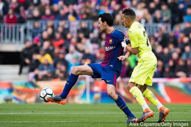Sergio Busquets fra FC Barcelona kontrollerer ballen under press fra Faycal Fajr fra Getafe CF under La Liga-kampen mellom Barcelona og Getafe på Camp Nou 11. februar 2018 i...' title='Arsenal bør målrette Villarreal-midtbanespiller Rodri for å forbedre kjernen sin for neste sesong