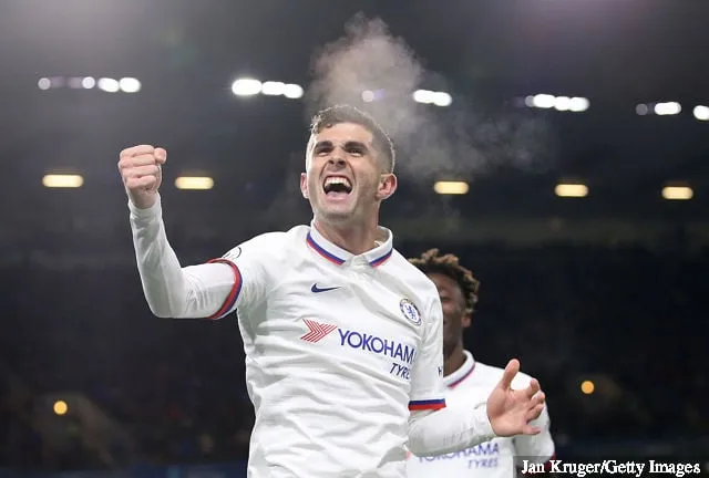 Christian Pulisic van Chelsea viert feest nadat hij zijn team heeft gescoord' title='Jamie Redknapp voorspelt succes voor Nicolas Pepe en Christian Pulisic