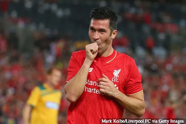 2016年1月7日、シドニーのANZスタジアムで行われたリバプールFCレジェンド対オーストラリアン・レジェンドの試合でゴールを決めて喜ぶリバプールFCレジェンドのルイス・ガルシア...' title='ルイス・ガルシア、レジェンド戦後にリバプールにツイッターメッセージを送る 一部のファンが反応