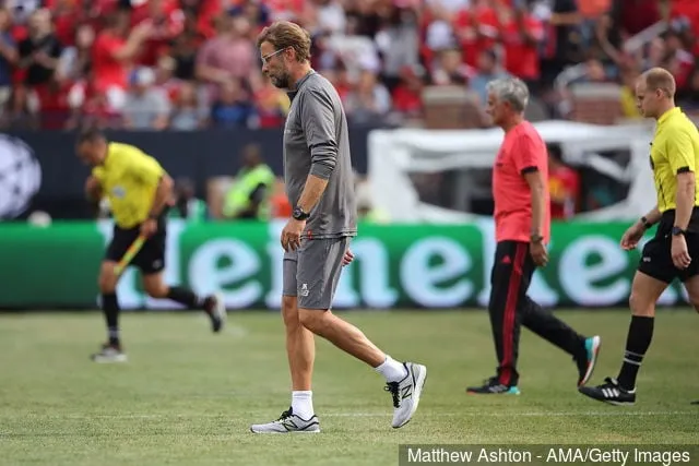 Jürgen Klopp l'allenatore' title='Alcuni tifosi del Liverpool reagiscono alla prestazione pre-campionato di Nat Phillips
