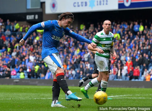 Josh Windass (Rangers) kapura lőtt a Ladbrokes skót Premiership Rangers FC és Celtic FC mérkőzésén az Ibrox Stadionban 2017. április 29-én, Glasgow-ban, Skóciában.' title='Dean Windass válaszol a Rangers-rajongó Josh Windassról írt tweetére