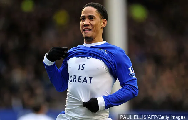 Everton' title='Everton skickar meddelande till Steven Pienaar efter tillkännagivandet; supportrar reagerar