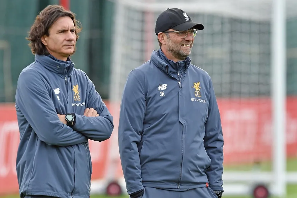 LIVERPOOL ENGLAND - 29 SEPTEMBER: (SOLEN UT SOLEN PÅ SÖNDAG UT) Jurgen Klopp manager för Liverpool med Zeljko Buvac från Liverpool under träning på Melwood Training Ground den 29 september 2017 i Liverpool England. (Foto av John Powell/Liverpool FC via Getty Images)' title=''Ingen chans varför har vi aldrig hört talas om det här?': Några Liverpool-fans diskuterar Željko Buvač-uppdatering