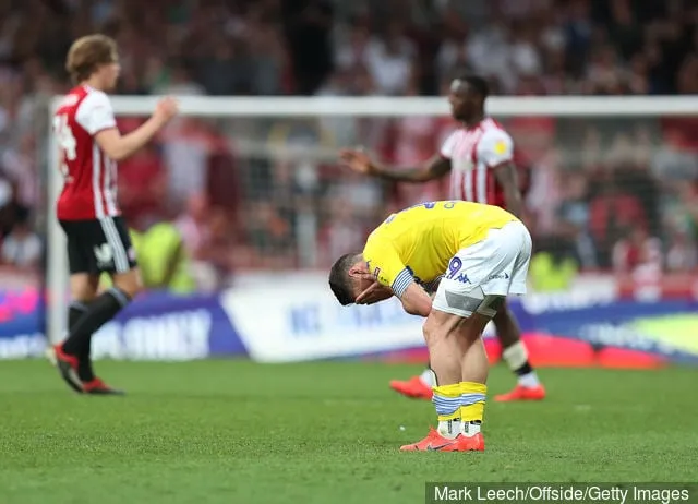 csalódottság a leedsi Pablo Hernandez számára a Brentford FC–Leeds United Sky Bet Championship mérkőzés utolsó sípszójakor a Griffin Parkban 2019. április 22-én, Brentfordban...' title='Thomas Frank őszinte véleményt mond a Brentford Leeds United elleni győzelméről