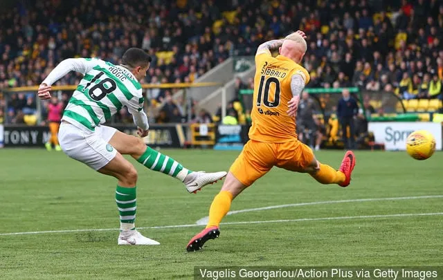 11 novembre 2018 Tony Macaroni Arena Livingston Scozia; Calcio della Ladbrokes Premiership Livingston contro Celtic; Tom Rogic del Celtic spara in porta oltre Livingstone' title='I tifosi del Celtic reagiscono su Twitter all'urlo di Tom Rogic per l'Australia