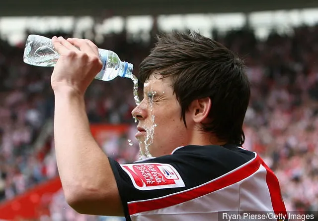 Gareth Bale, de Southampton, se refroidit lors du match de la demi-finale de la première étape du championnat Coca Cola entre Southampton et le comté de Derby à St.Mary' title='Gareth Bale exprime très clairement ses sentiments sur les fans de Southampton
