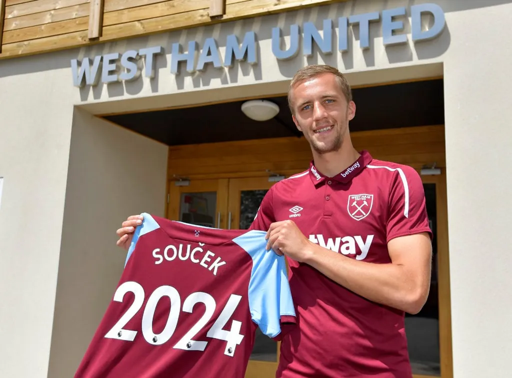 'Oh mio Dio, sono davvero emozionato dopo questo': la reazione dei tifosi del West Ham quando emerge la foto di Tomáš Souček' title=''Oh mio Dio, sono davvero emozionato dopo questo': la reazione dei tifosi del West Ham quando emerge la foto di Tomáš Souček
